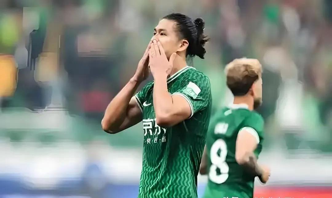 国安球员伤情不轻，对决申花不利，表现亮眼