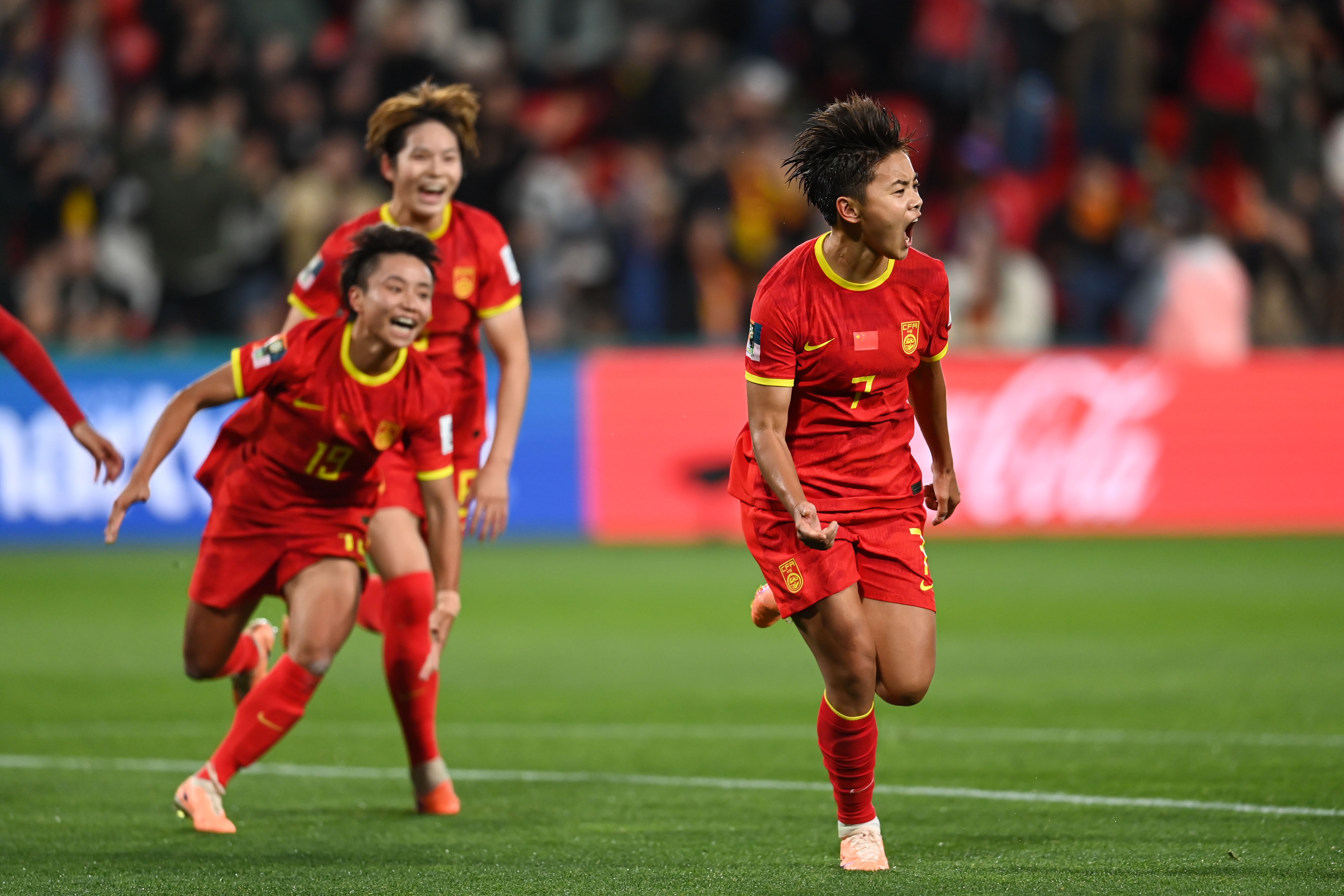 女足国家队在国际比赛中迎来胜利，引发热议
