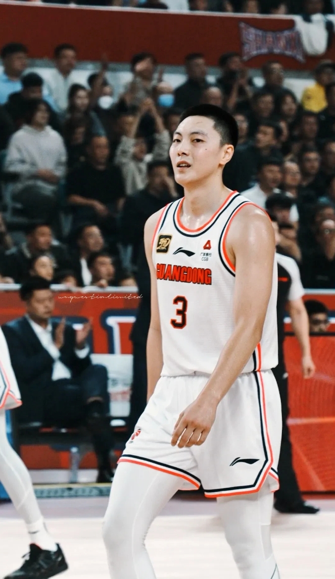 年轻球员突围成功,获得新赛季首发机会,稳步上升的简单介绍 年轻球员突围成功,获得新赛季首发机会,稳步上升的简单介绍