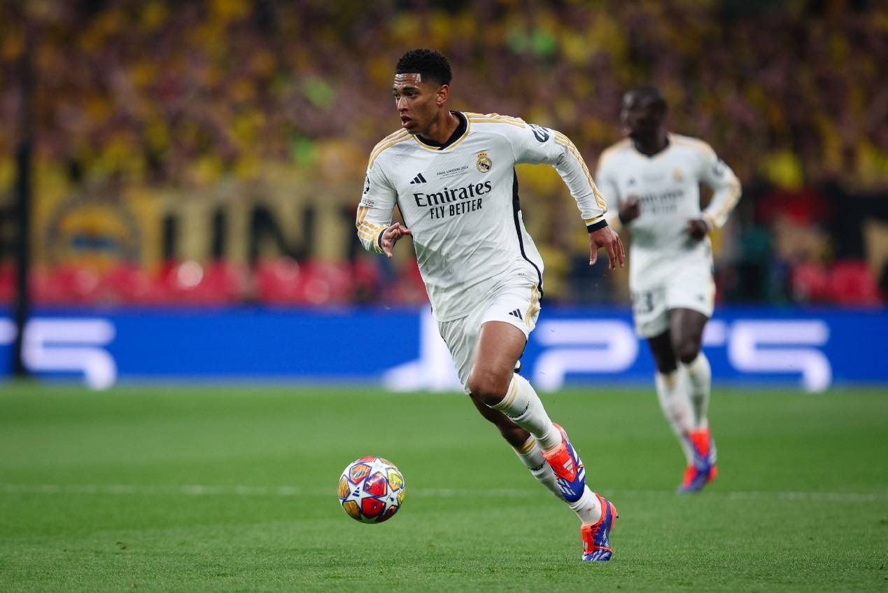 马德里德比的激烈竞争成为焦点，表现亮眼的简单介绍