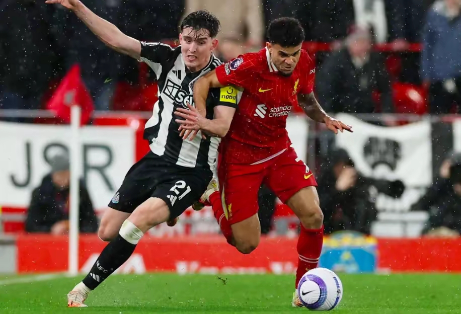 纽卡斯尔联中场驰援进球,球队迎来复苏希望,引发热议的简单介绍 纽卡斯尔联中场驰援进球,球队迎来复苏希望,引发热议的简单介绍