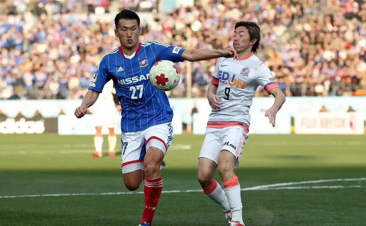 开云官网-浦和红钻遭遇不敌广岛三箭，积分遭到压制，全场震撼