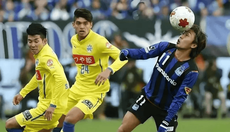 浦和红钻遭遇不敌广岛三箭,积分遭到压制,全场震撼 浦和红钻遭遇不敌广岛三箭,积分遭到压制,全场震撼