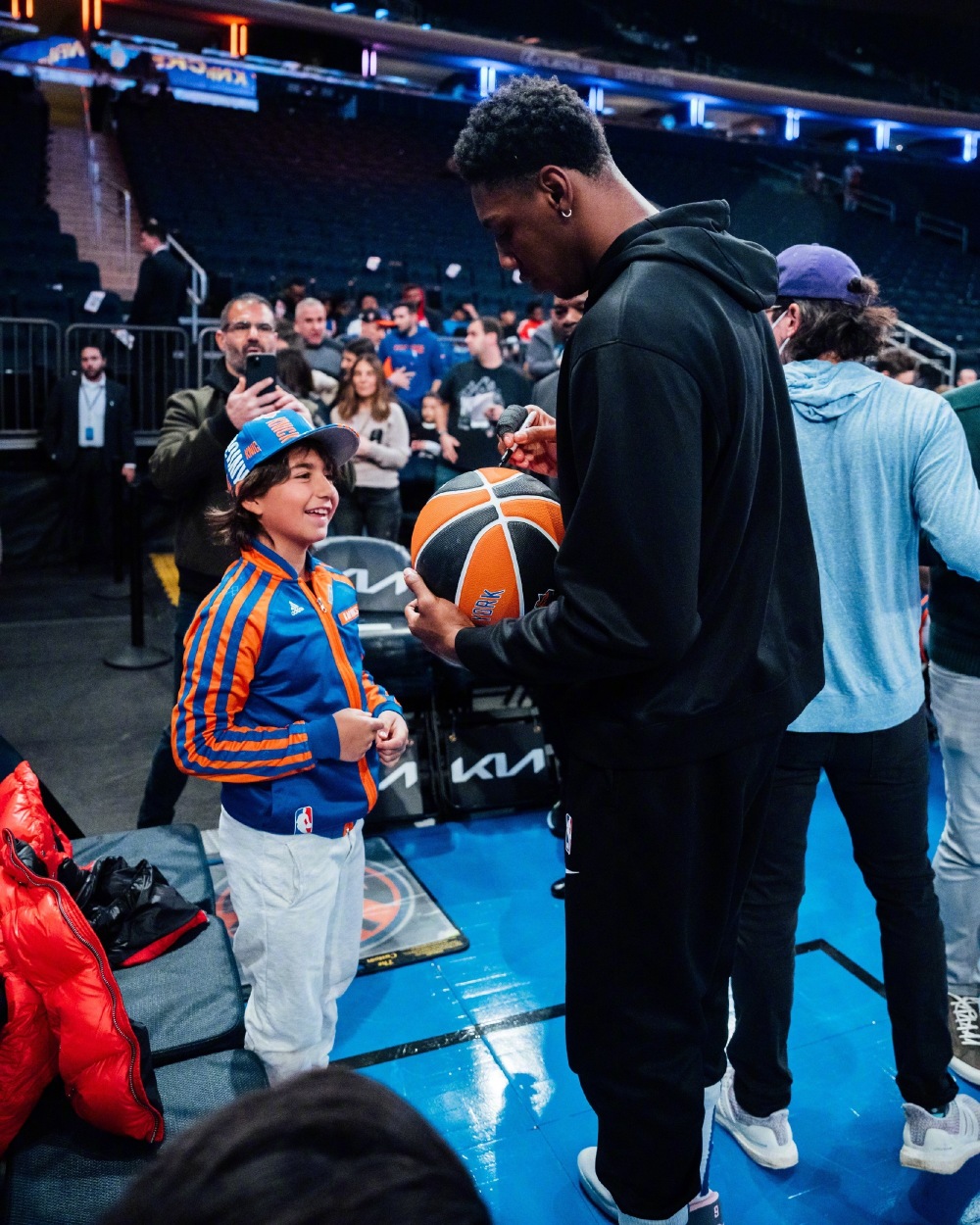 开云体育官网-猛龙碾压青岛队，布伦森带队取胜