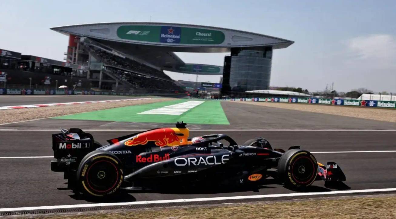 开云APP-迈凯伦逆转法拉利，汉密尔顿刷新纪录