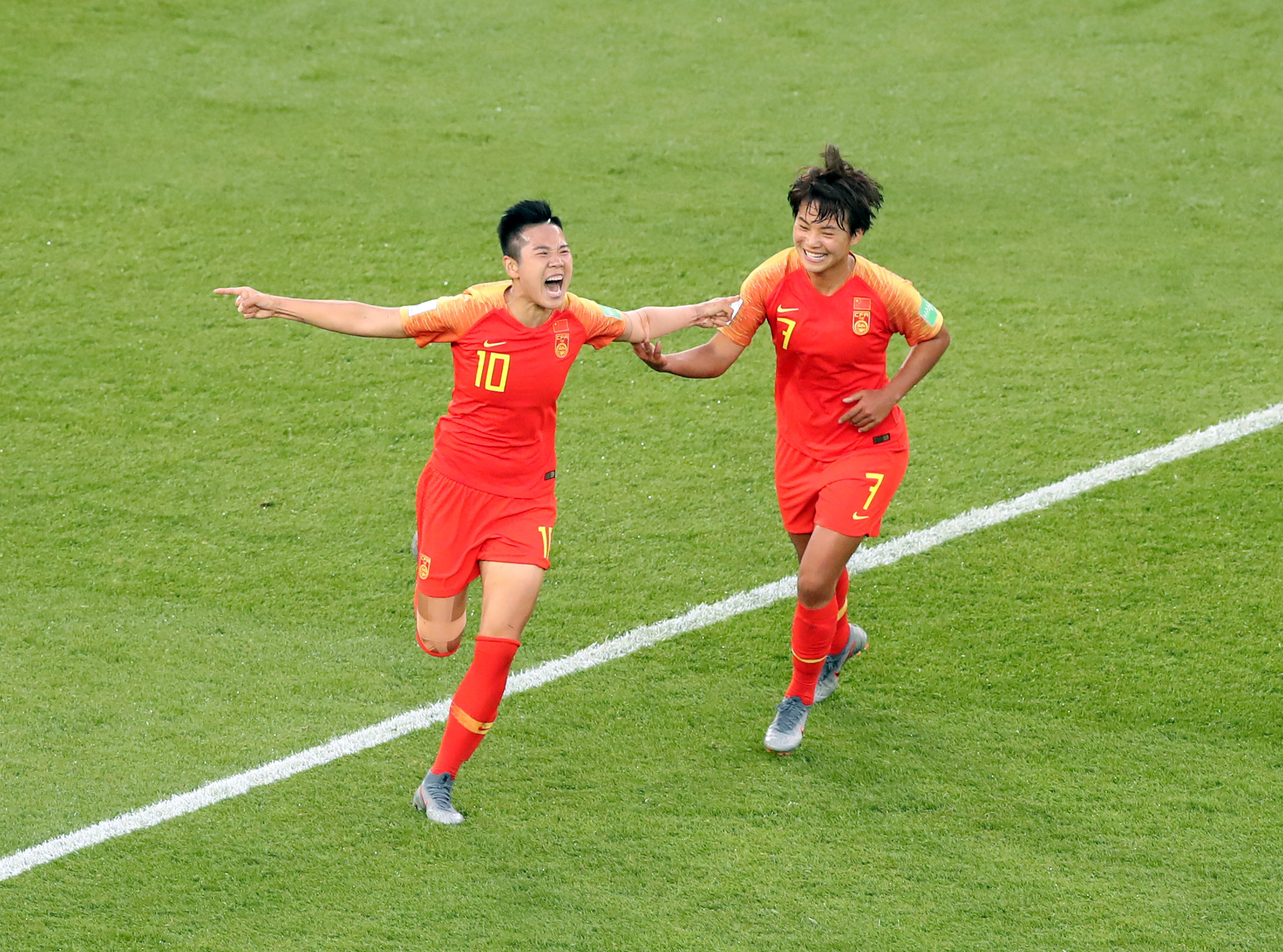 开云下载-法国队碾压日本队，奥恰洛夫统治全场